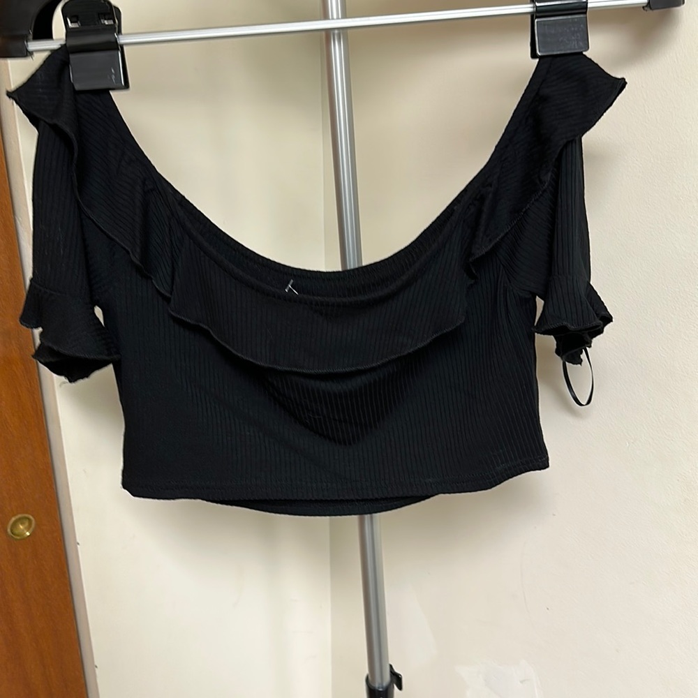 Wild honey crop top black and flowy